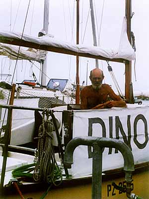 [ Kazio co majstruje w kokpicie ]