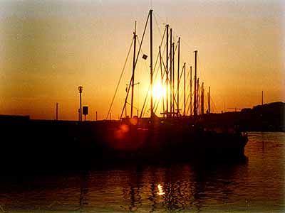 [ Marina w Nettuno, las masztw, zachd soca ]