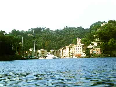 [ naturlny port w Portofino - widok dokadnie jak ze starego kalendarza ]