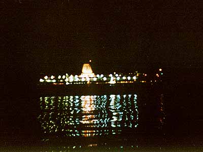 [ Promy gsiego pyn w stron Corfu ]