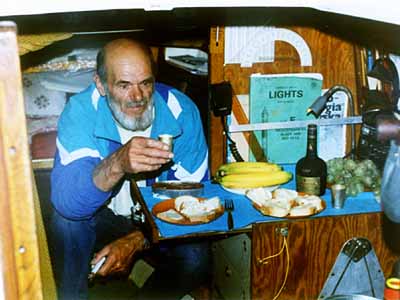 [ Kazio smakuje Courvoisiera ]